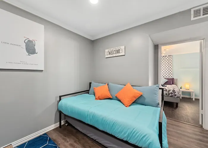 Tiffany Hip Montrose Apt Near Medcenter Uh & Nrg